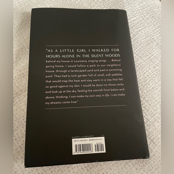 Britney Spears The Woman In Me Book - Picture 2 of 2